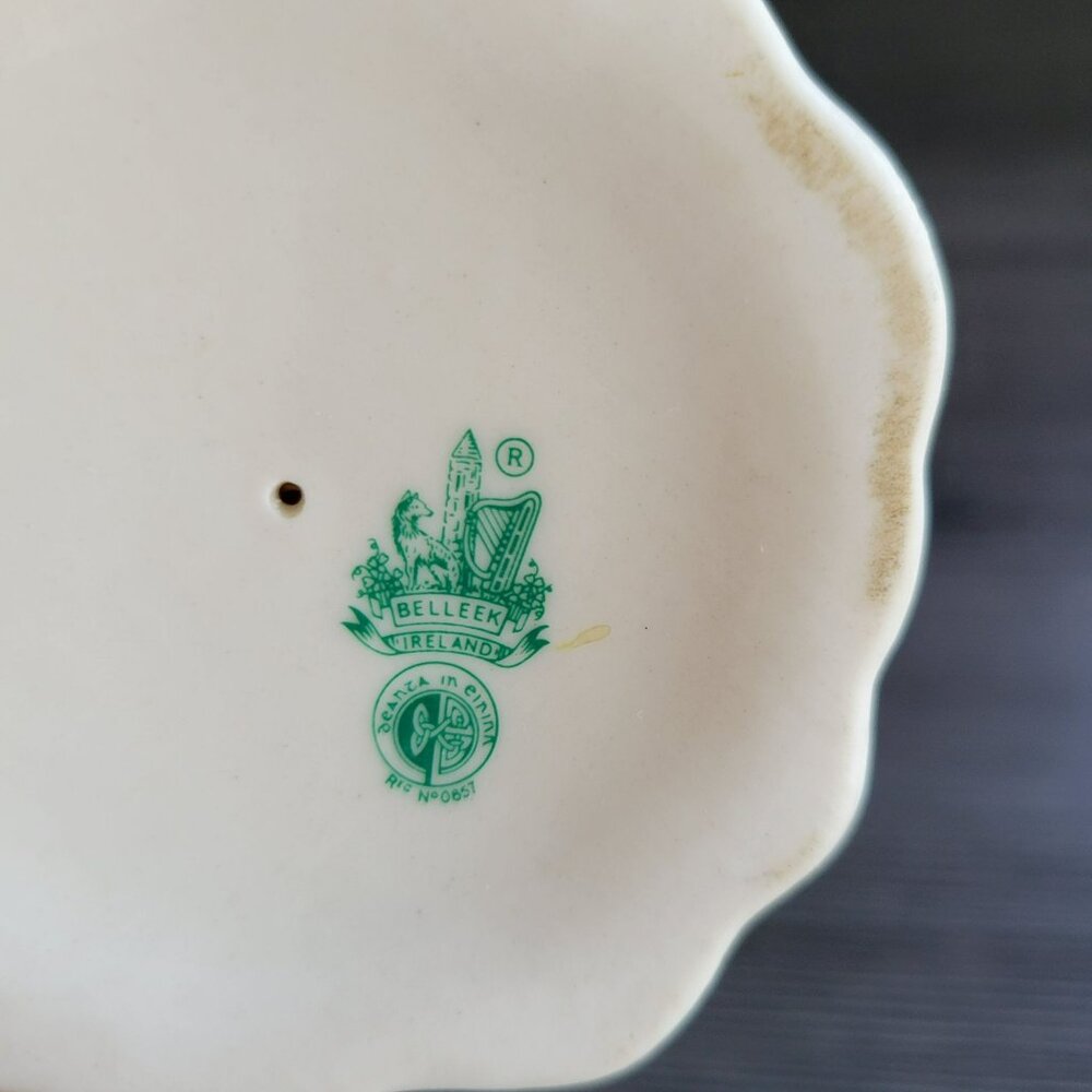 Vintage Belleek Sunflower Bud Vase, Embossed Leaves, Yellow Luster, Ireland - Picture 4 of 10